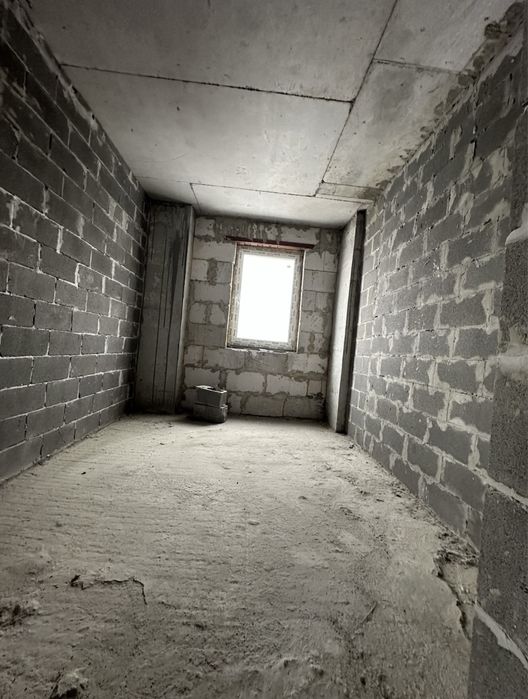 Продаж трикімнатної квартири із дизнайнерським проектом на Митниці