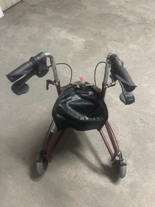 Andarilho 3 Rodas com Travões + Bolsa - dobrável. Pouco uso