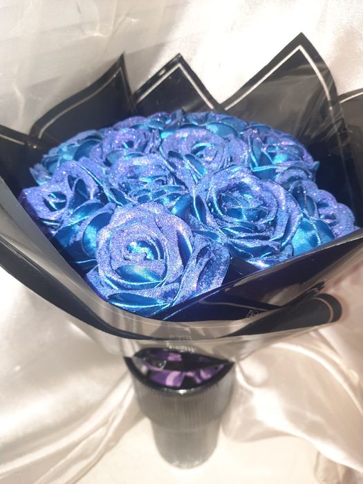 Букет троянд из атласної стрічки