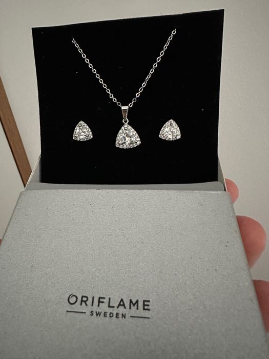 Colar + Brincos Prateados Oriflame
