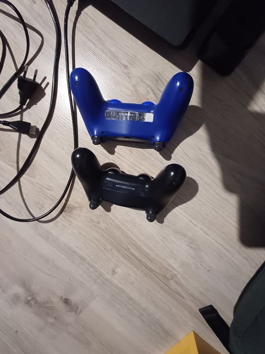 Konsola PS4 + akcesoria i gry