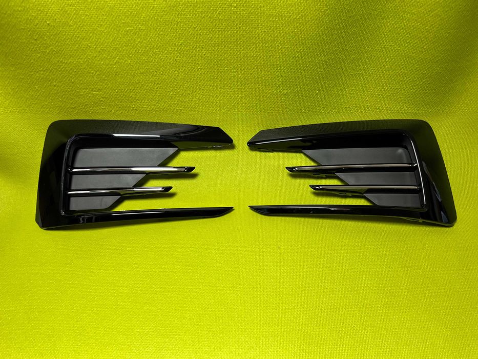 Решітки переднього бампера для Volkswagen Passat B8 USA R-Line