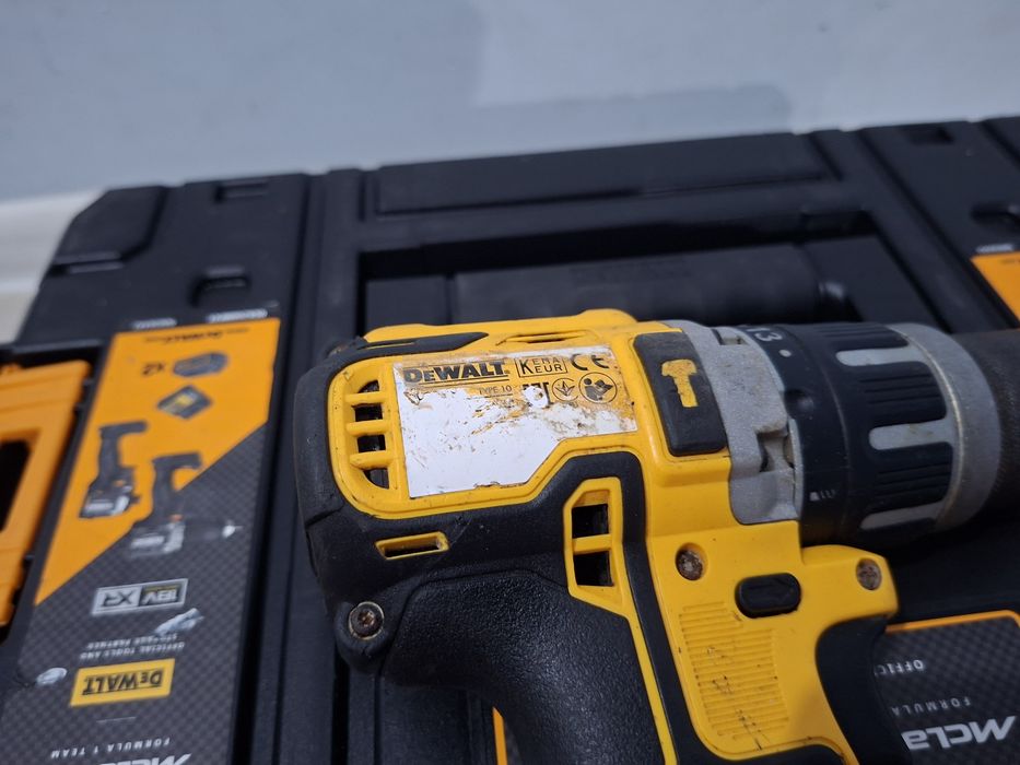 Дриль-шурупокрут  DeWALT DCD796