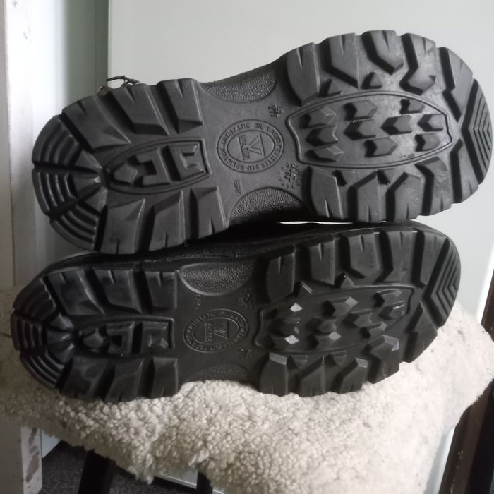 Продам рабочие сапоги.