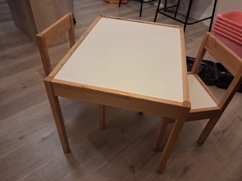 Mesa de criança ika em bom estado