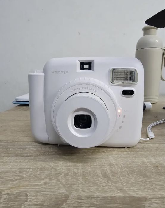 Фотоапарат схожий на instax