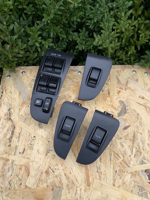 Блок склопідйомника , кнопки стеклоподйомника Toyota Avensis T25