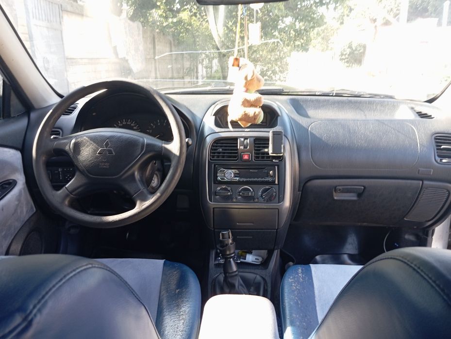 Mitsubishi Карізма 2002