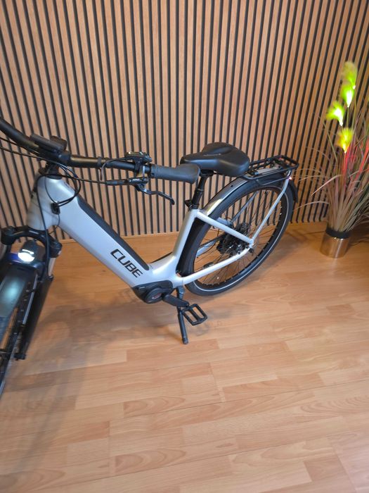 Rower elektryczny Cube Touring Hybrid Pro