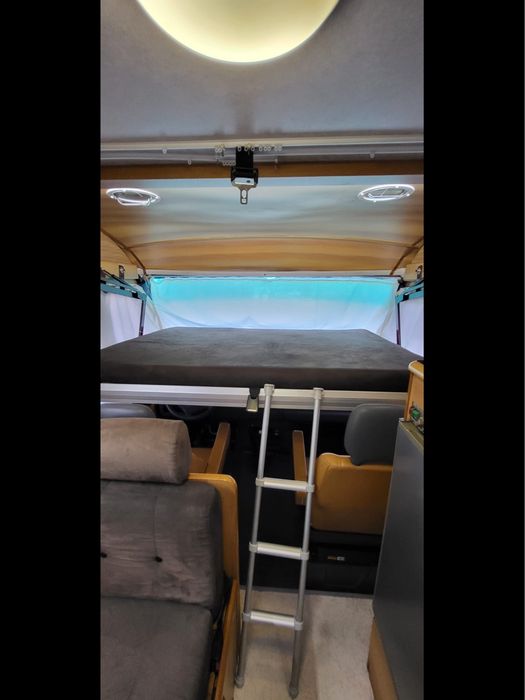 Autocaravana Mercedes.