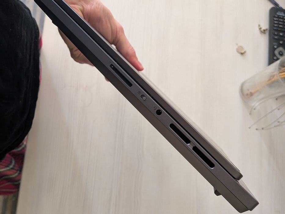 Lenovo Legion Slim 5 14aph8 OLED 14 дюймів 1tb +512  16 ram rtx 4060 ryzen 7 7840hs