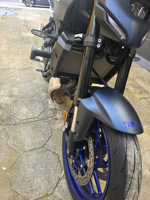 Yamaha MT-07 Y-AMT (Aut.) 10/2025 – Full Extras Originais + 2 Capacetes SHOEI – São Miguel