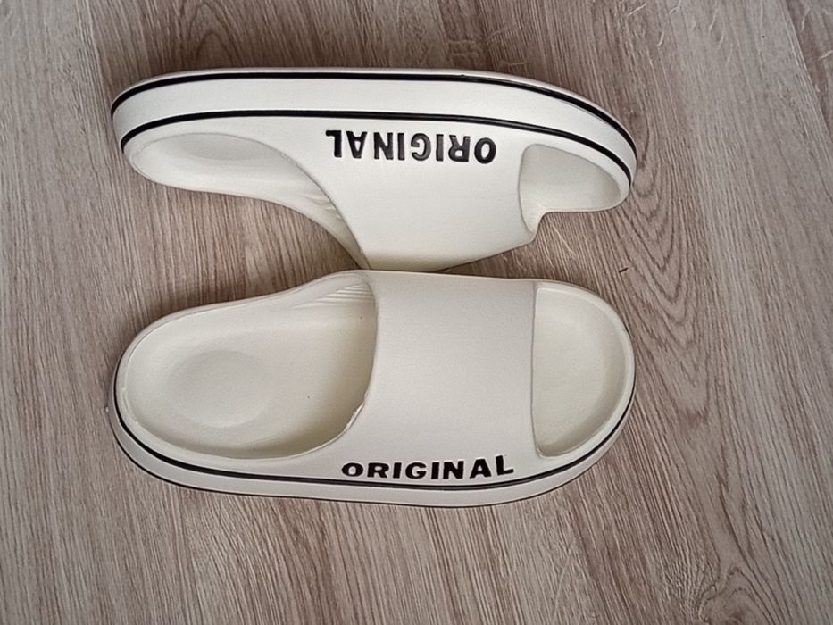 Białe klapki piankowe original. Nowe