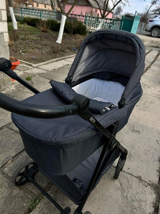 Продам дитячий візочок Chicco