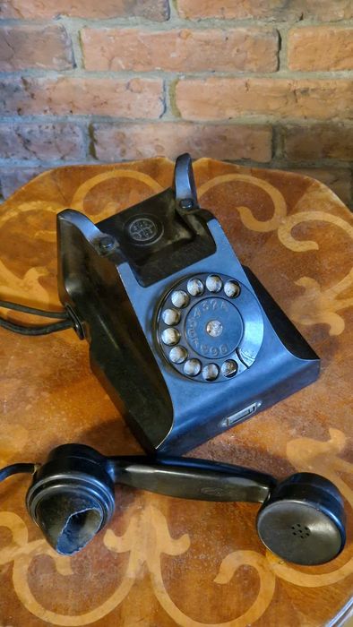 Retro telefon czarny