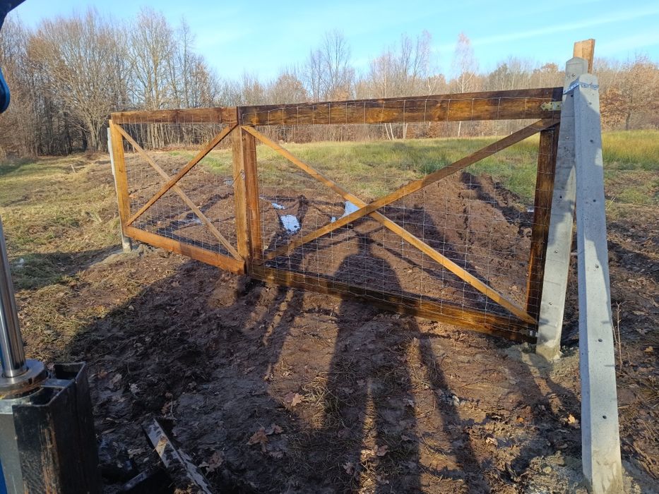 Ogrodzenia tymczasowe siatka leśna słupek betonowy drewniany