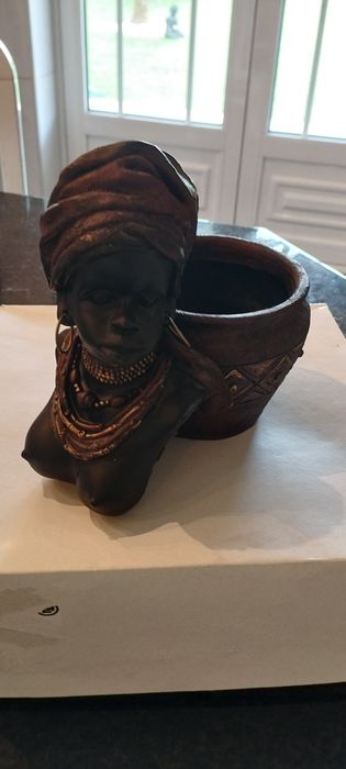 Busto africano em poliresina