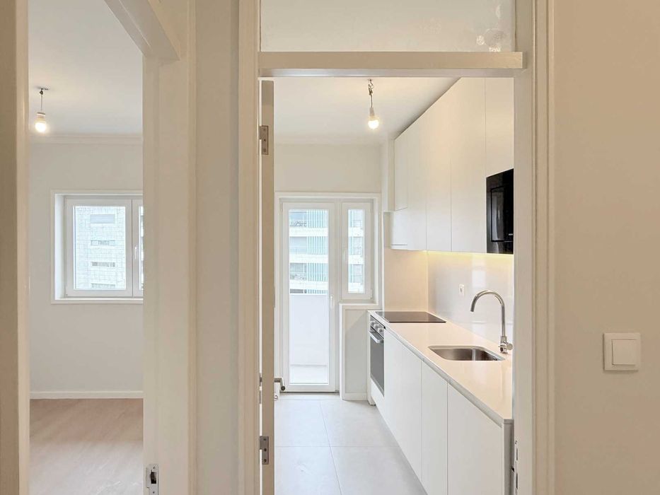 Apartamento com 2 quartos no Fluvial a 100m do Douro, com varanda.