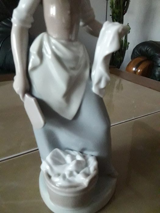 Porcelanowa figurka Nao Lladro Hiszpania