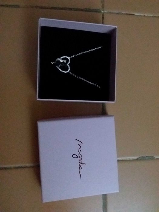 Colar com casal de gatos