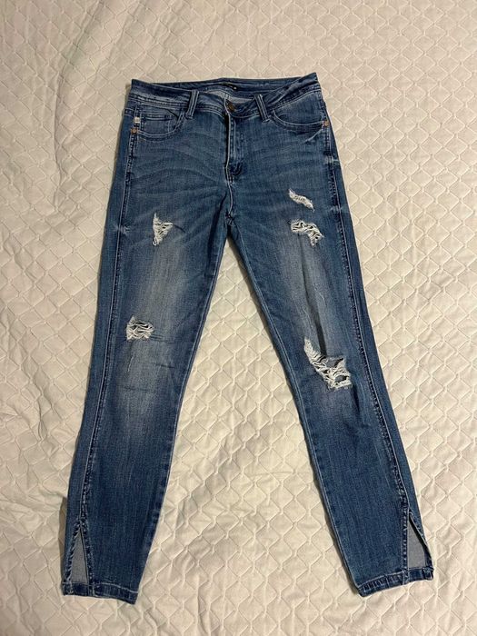 Damskie jeansy z rozdarciami