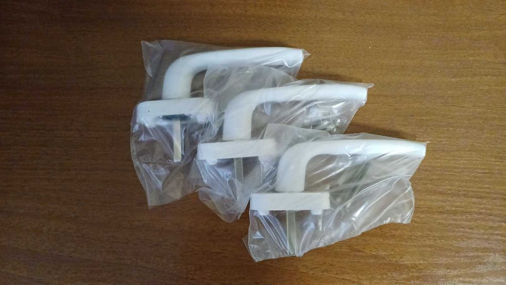 Ручка 3шт 150грн для окон и балконных дверей Carina.