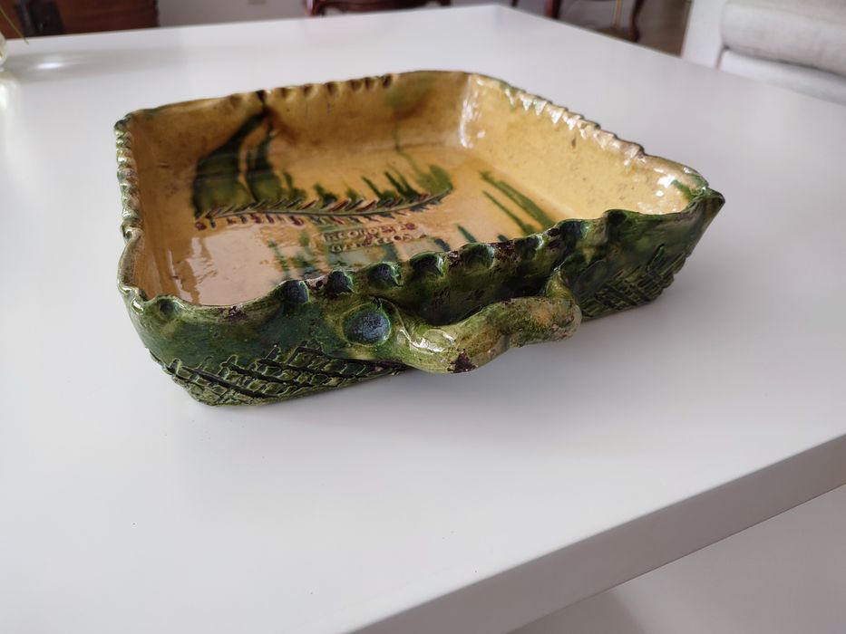 Assadeira / travessa funda, centenária, em faiança