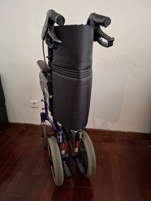 Cadeira de rodas usada