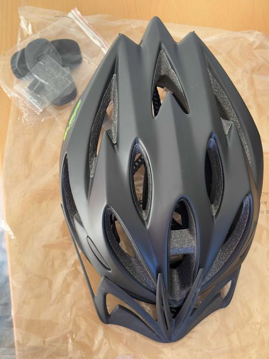Arina Spirit cycle helmet matt black / Capacete de Ciclismo
