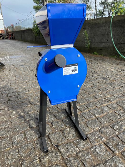 moinho de milho e cereais eletrico com 4 crivos