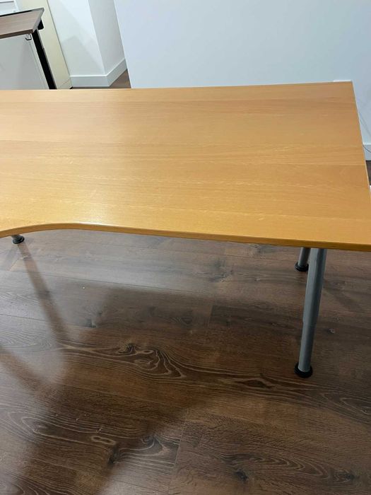 Secretaria de escritório como nova