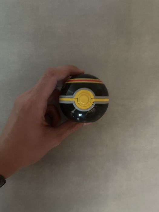 Figurka Eevee w Pokeball’u (Ultraball)