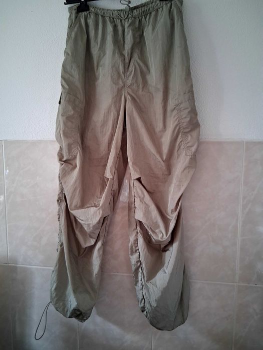 Calça H&M,com camisola Prettylittlething.