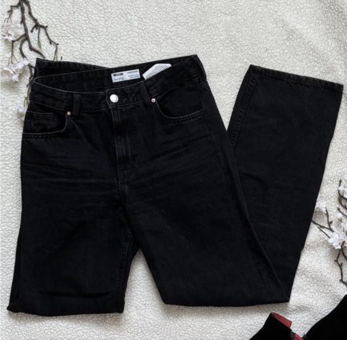 Джинси прямі Bershka