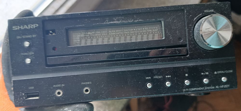 Mikrowieża Sharp XL-HF201 z głośnikami