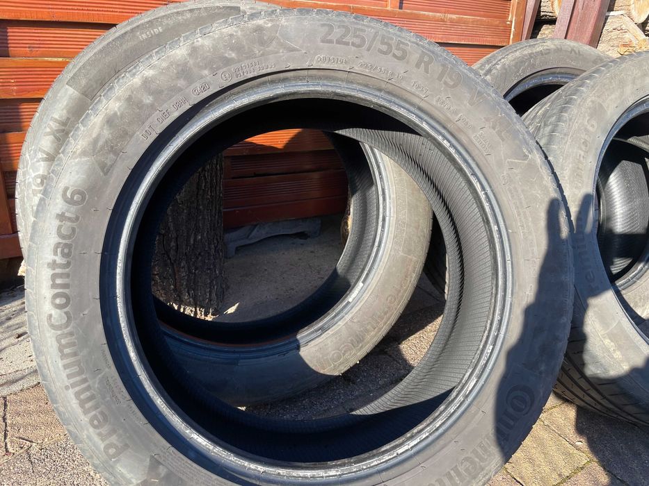 Sprzedam opony  CONTINENTAL 225/55R19 .Dobrze utrzymane. TANIO .OKAZJA