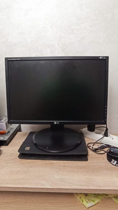 Монітор LG flatron wide 2000:1