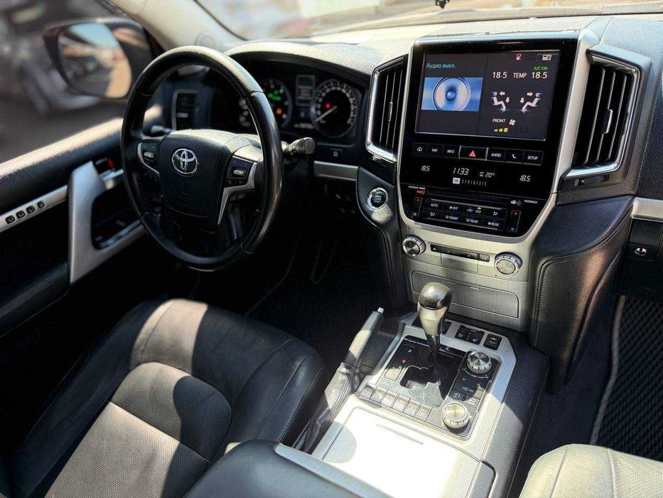 Toyota Land Cruiser 200