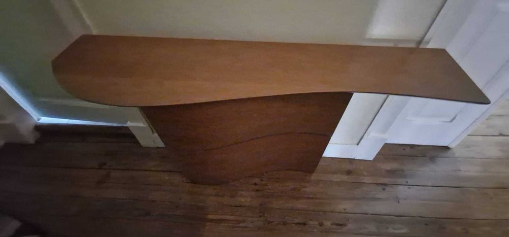 Conjunto de móvel e espelho para entrada