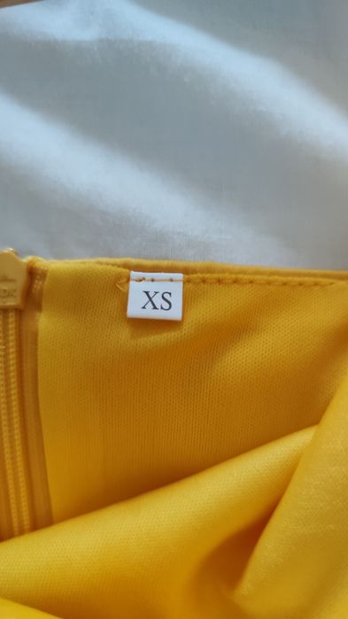 Vestido curto amarelo torrado