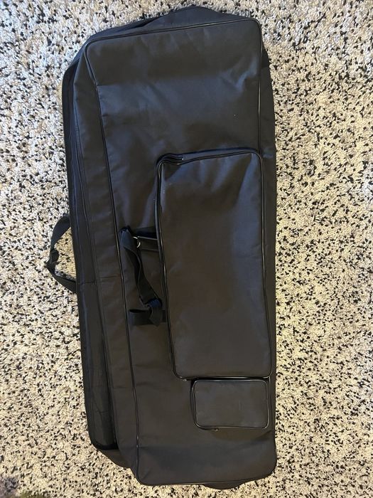 Vende-se piano YAMAHA E443