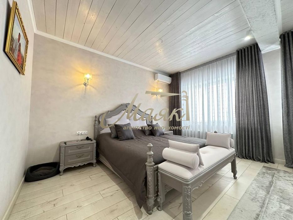 Крутий будинок з новим ремонтом в тихому місці.