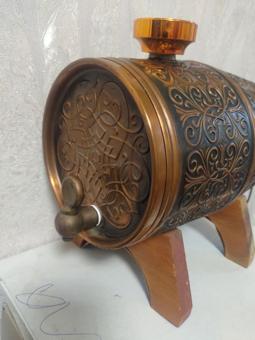 Боченок в медной чеканке СССР.