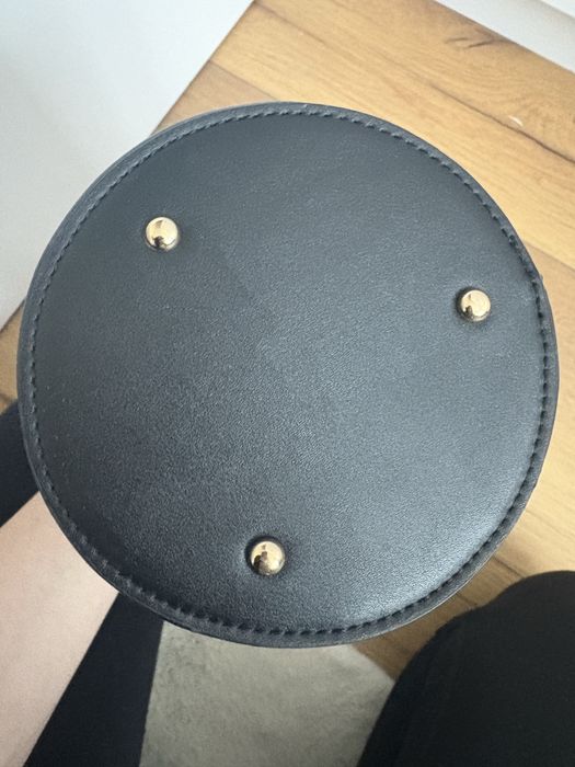 Torebka orsay czarna złoty zamek kuferek kufer złote dodatki