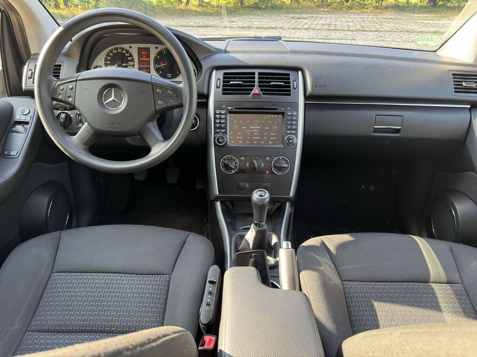Mercedes-Benz  B200