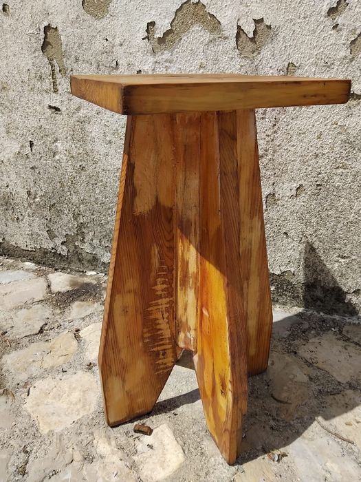 Banco rústico em madeira