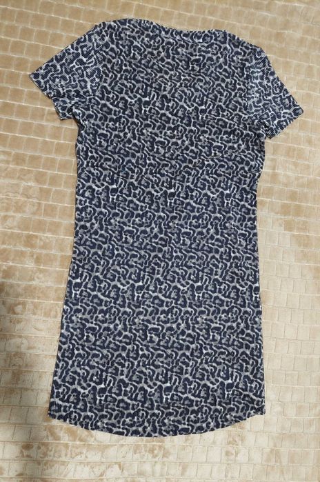 Сукня в рубчик з принтом