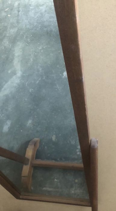 Espelho com pé em madeira