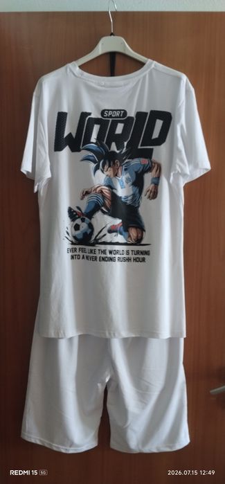 Conjuntos de calções e t-shirt de homem.