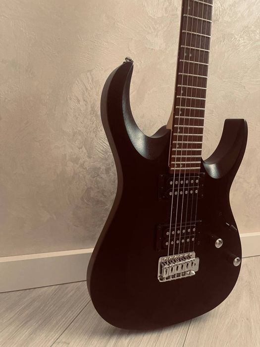 Електро гітара з комбопідстлювачом та проводом